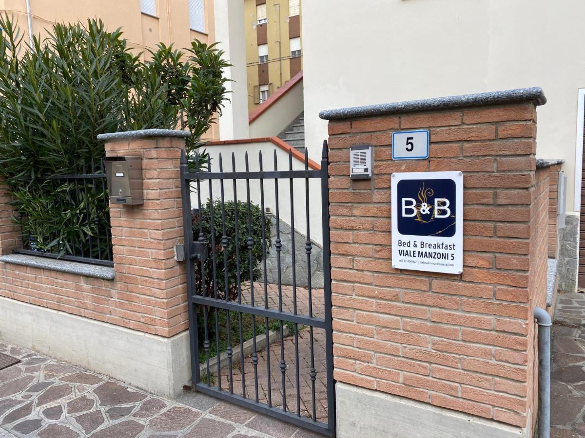 ホテル Viale Manzoni サッスオーロ エクステリア 写真