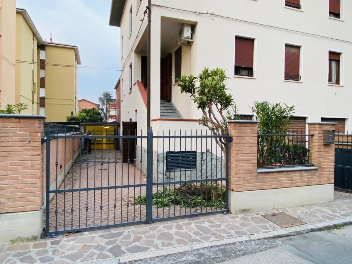 ホテル Viale Manzoni サッスオーロ エクステリア 写真