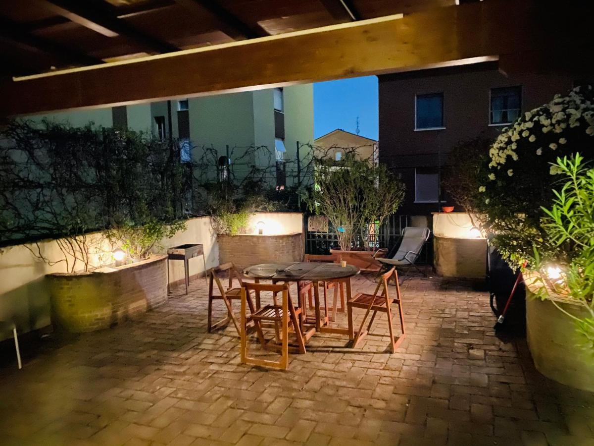 ホテル Viale Manzoni サッスオーロ エクステリア 写真