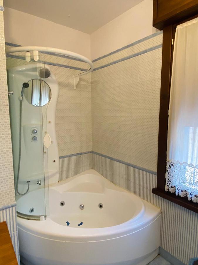 ホテル Viale Manzoni サッスオーロ エクステリア 写真