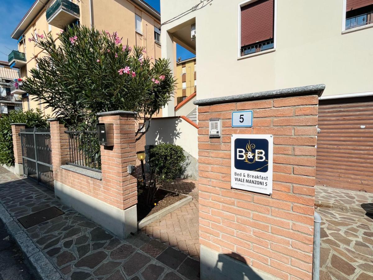 ホテル Viale Manzoni サッスオーロ エクステリア 写真