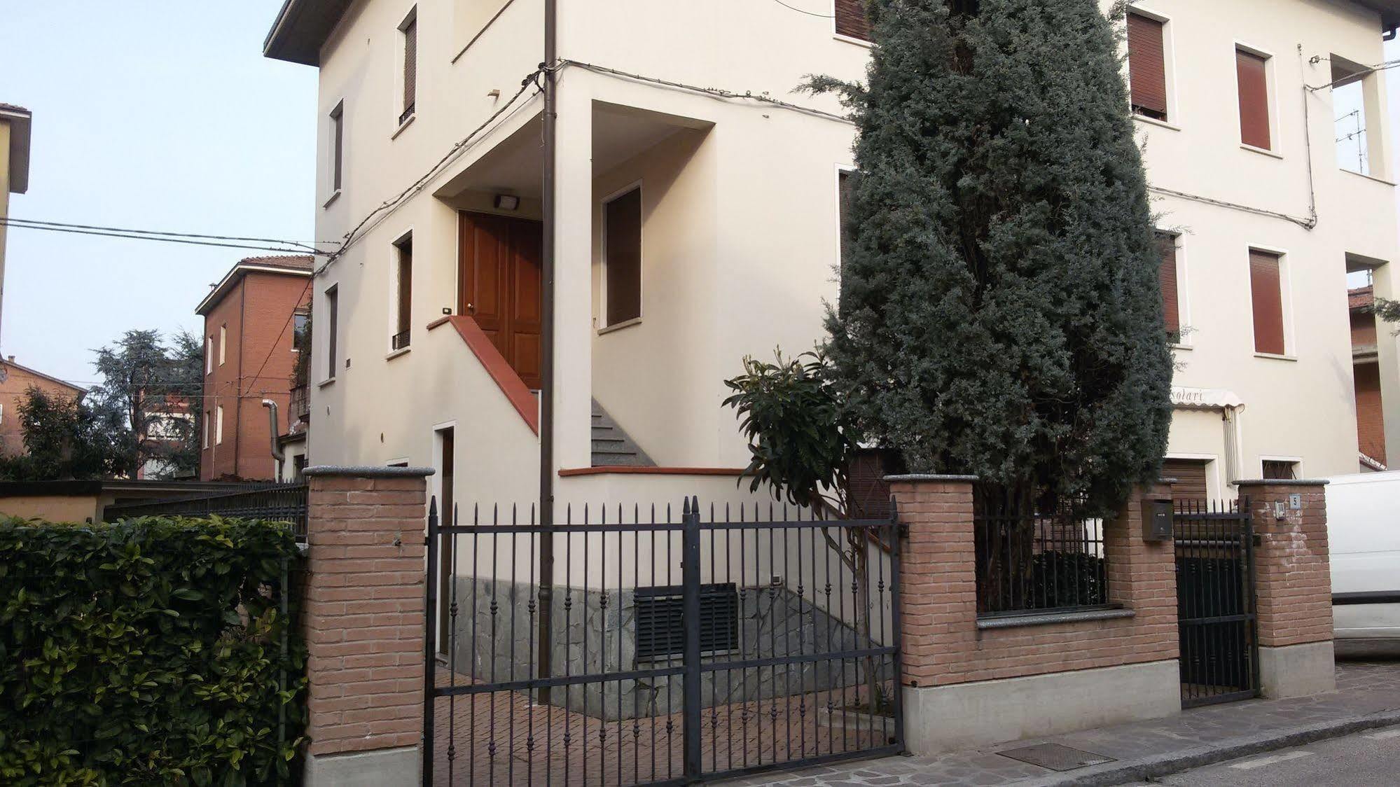 ホテル Viale Manzoni サッスオーロ エクステリア 写真